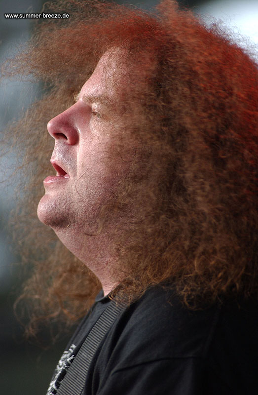 Bild eines Mitglieds der Band Napalm Death beim Live Auftritt auf dem Summer Breeze 2003.